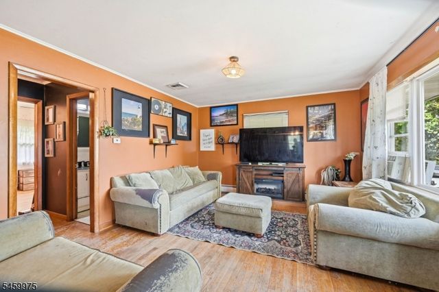 74 Trinity St, Newton Town, NJ 07860