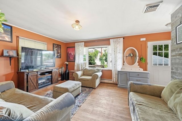 74 Trinity St, Newton Town, NJ 07860