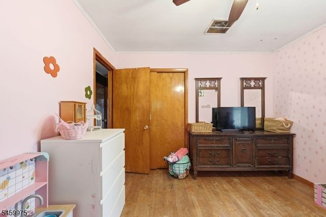 74 Trinity St, Newton Town, NJ 07860