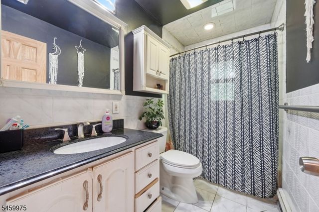 74 Trinity St, Newton Town, NJ 07860