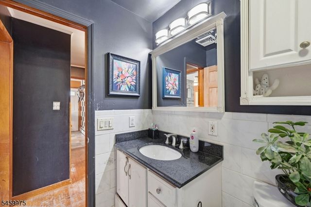 74 Trinity St, Newton Town, NJ 07860