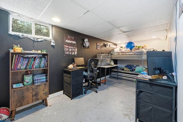 74 Trinity St, Newton Town, NJ 07860