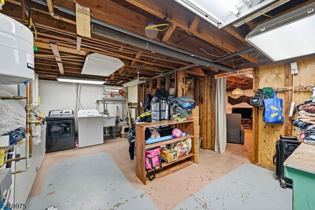 74 Trinity St, Newton Town, NJ 07860