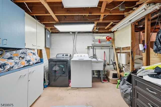 74 Trinity St, Newton Town, NJ 07860