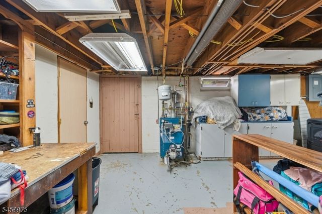 74 Trinity St, Newton Town, NJ 07860