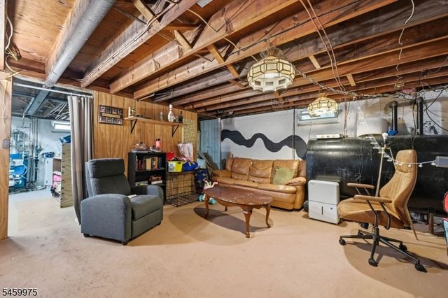 74 Trinity St, Newton Town, NJ 07860