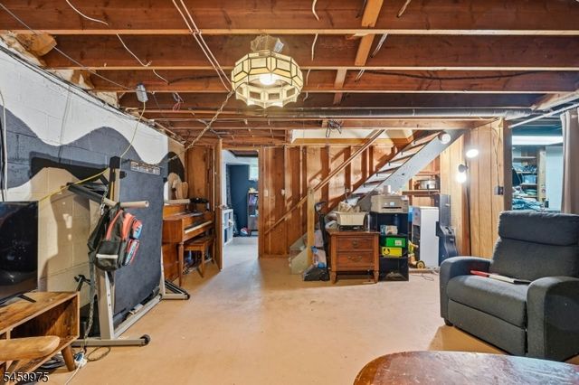 74 Trinity St, Newton Town, NJ 07860