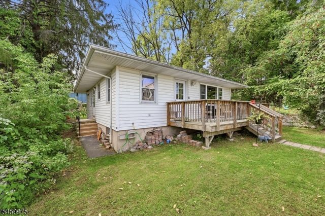 74 Trinity St, Newton Town, NJ 07860