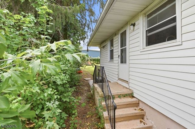 74 Trinity St, Newton Town, NJ 07860