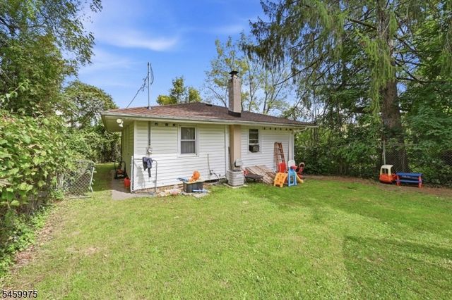 74 Trinity St, Newton Town, NJ 07860