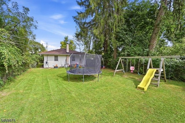 74 Trinity St, Newton Town, NJ 07860