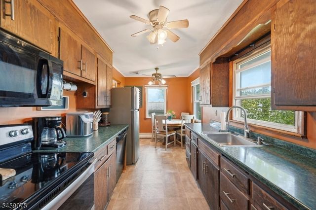 74 Trinity St, Newton Town, NJ 07860