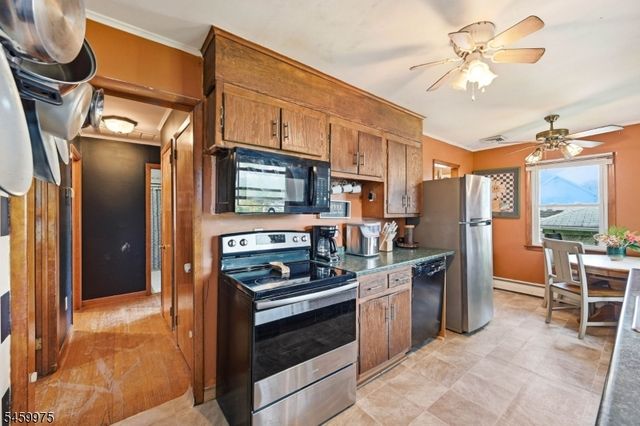 74 Trinity St, Newton Town, NJ 07860