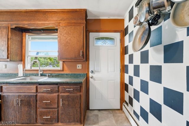 74 Trinity St, Newton Town, NJ 07860