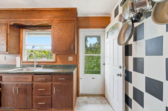 74 Trinity St, Newton Town, NJ 07860