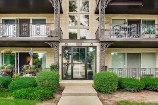 901 8th Avenue 12, La Grange, IL 60525