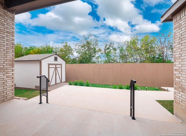 2231 Meadow Way St, New Braunfels, TX 78132