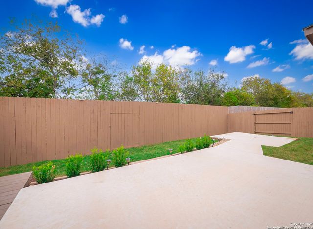 2231 Meadow Way St, New Braunfels, TX 78132