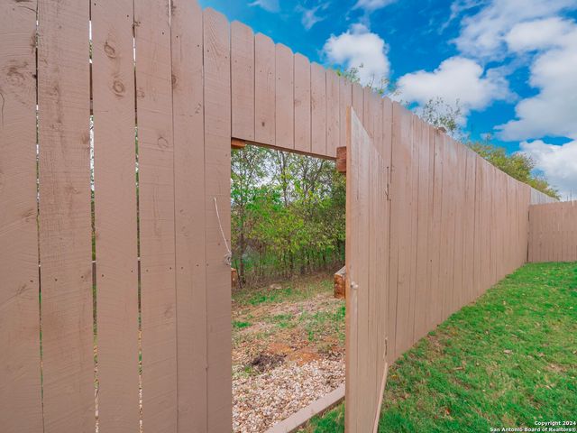 2231 Meadow Way St, New Braunfels, TX 78132