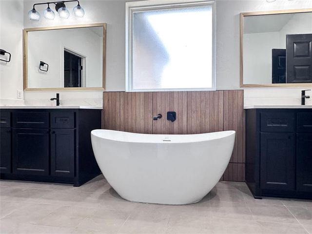 8132 Amber Ridge Drive, Edmond, OK 73034