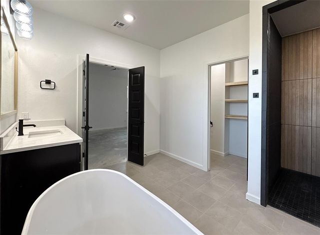 8132 Amber Ridge Drive, Edmond, OK 73034