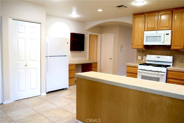 4813 Topanga Canyon, Woodland Hills, CA 91364