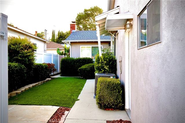4813 Topanga Canyon, Woodland Hills, CA 91364