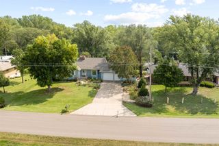 10 N Eastborough Rd, Salina, KS 67401