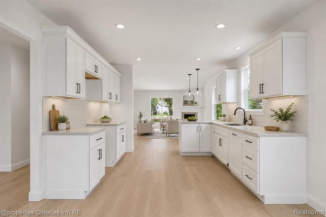 757 Nelsons Ridge 2, Howell, MI 48843