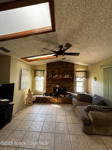 286 Emerson Drive NW, Palm Bay, FL 32907