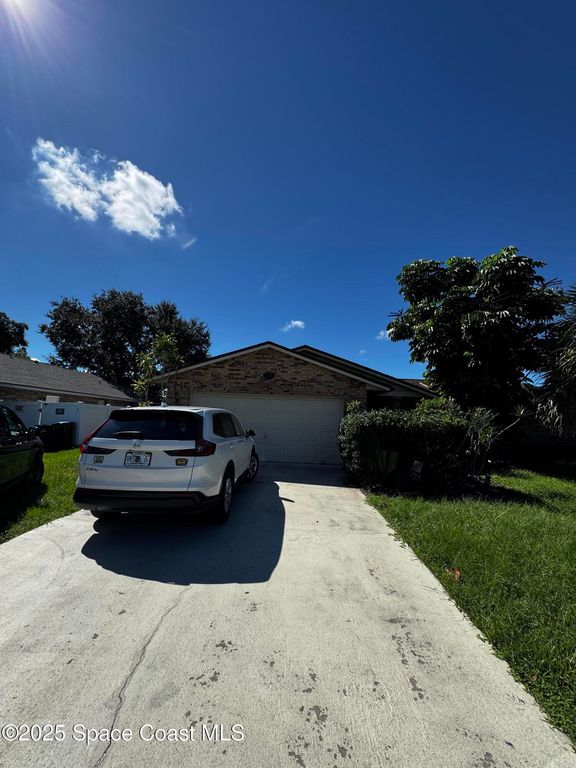 286 Emerson Drive NW, Palm Bay, FL 32907