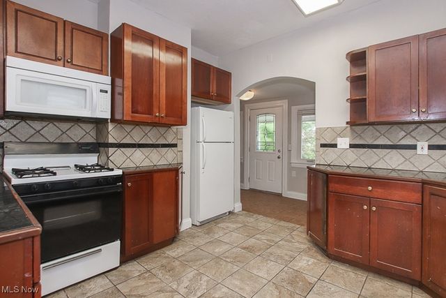 3195 Whitethorn Road, Cleveland Heights, OH 44118