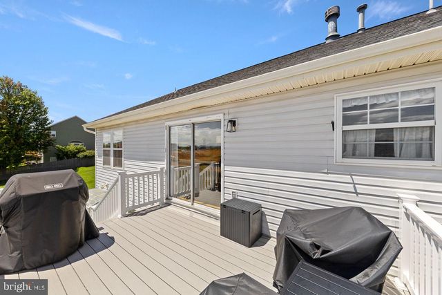 219 CROSSWINDS DR, Charles Town, WV 25414