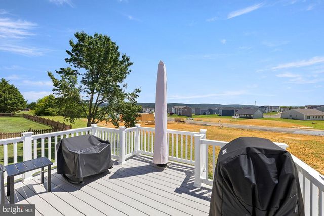 219 CROSSWINDS DR, Charles Town, WV 25414
