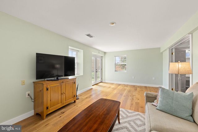 219 CROSSWINDS DR, Charles Town, WV 25414