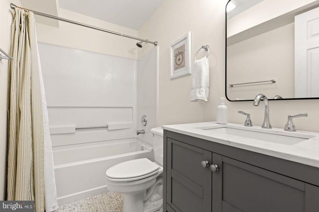 219 CROSSWINDS DR, Charles Town, WV 25414