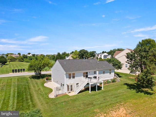 219 CROSSWINDS DR, Charles Town, WV 25414