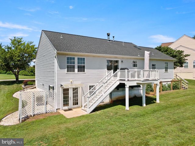 219 CROSSWINDS DR, Charles Town, WV 25414