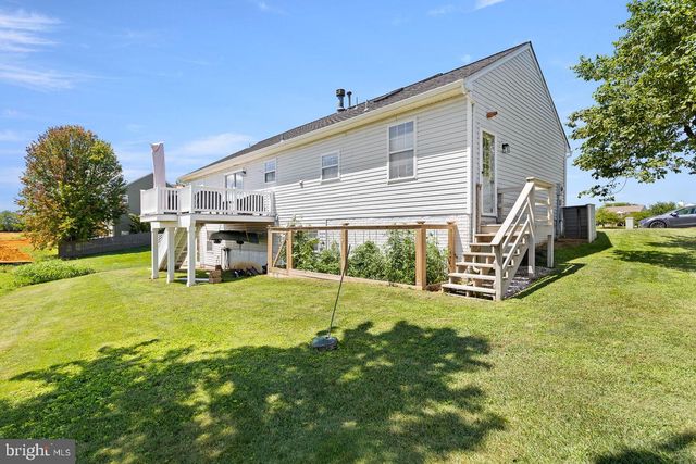 219 CROSSWINDS DR, Charles Town, WV 25414