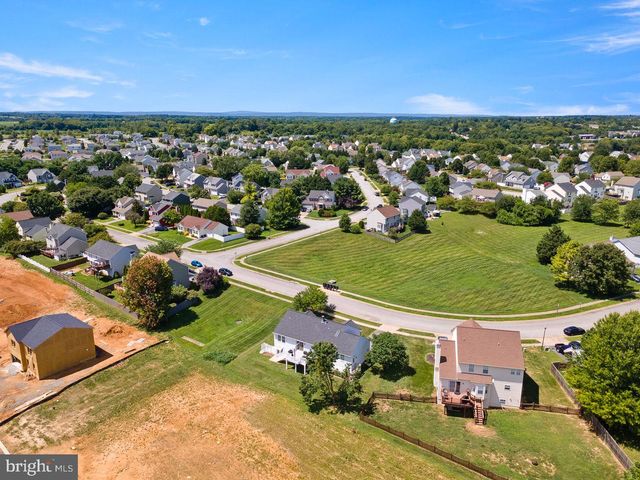 219 CROSSWINDS DR, Charles Town, WV 25414