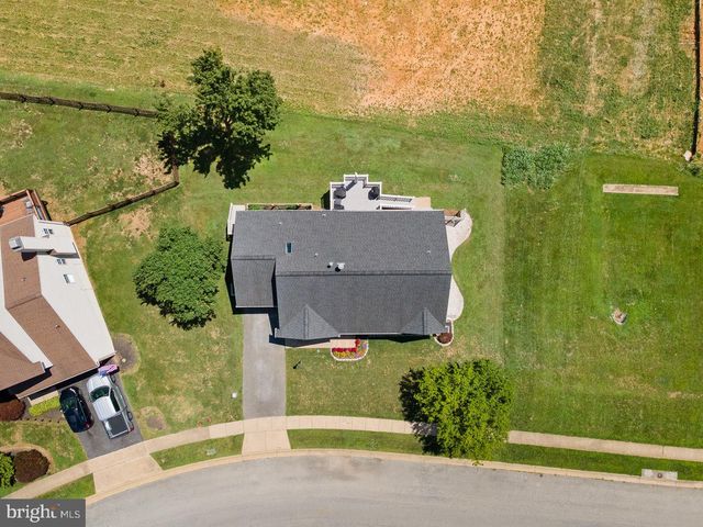 219 CROSSWINDS DR, Charles Town, WV 25414