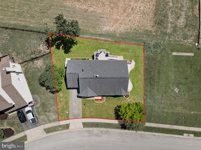 219 CROSSWINDS DR, Charles Town, WV 25414