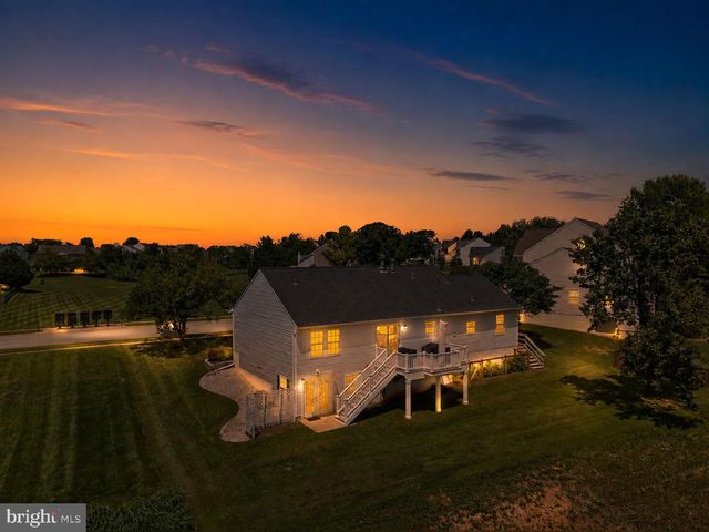 219 CROSSWINDS DR, Charles Town, WV 25414