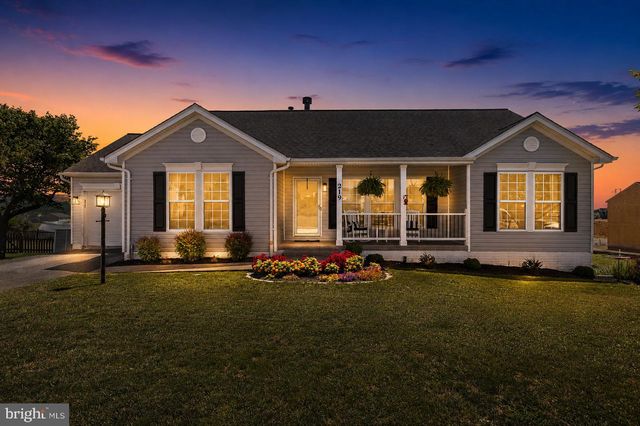 219 CROSSWINDS DR, Charles Town, WV 25414