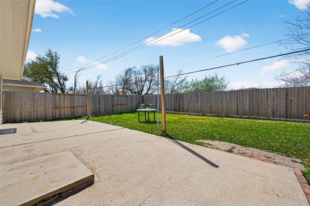 11002 Bradford Way Drive, Houston, TX 77075