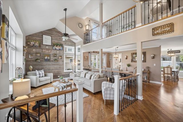223 Shawnee Circle, Bartlett, IL 60103
