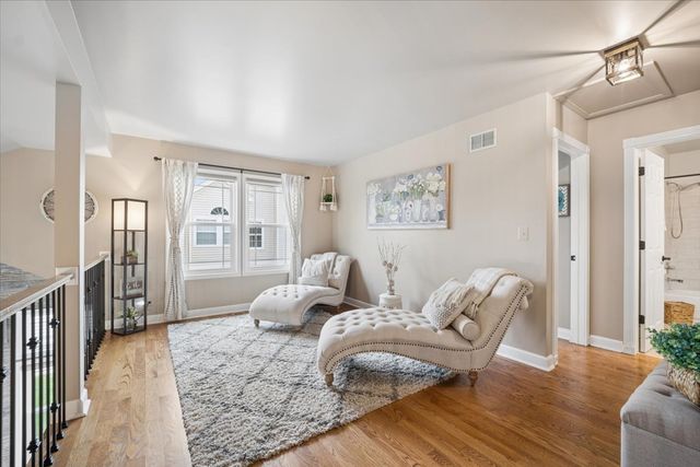 223 Shawnee Circle, Bartlett, IL 60103