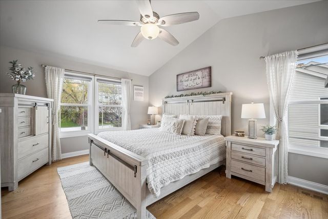 223 Shawnee Circle, Bartlett, IL 60103