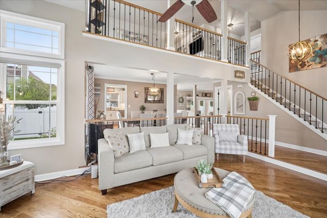 223 Shawnee Circle, Bartlett, IL 60103