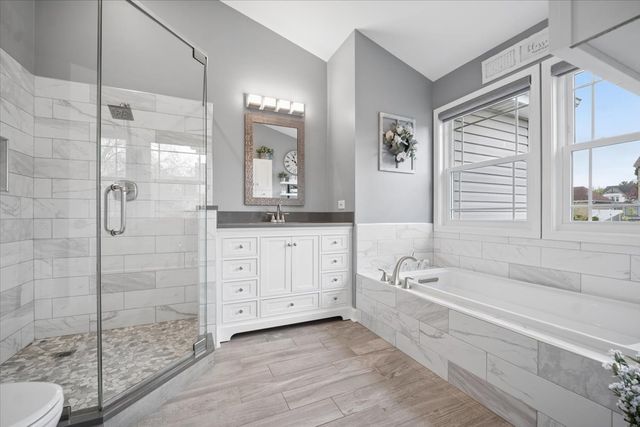 223 Shawnee Circle, Bartlett, IL 60103